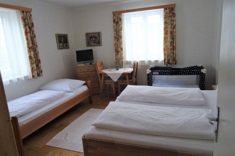 Schlafzimmer mit Zusatzbett